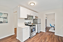 WHITE CENTER CRAFTSMAN